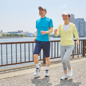走れない時期にウォーキングで運動を続けるイメージ写真