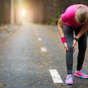 痛みをそのままにして走り続けようとしている様子を表現した写真。