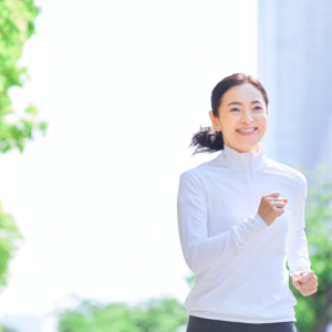 週間を見直すことで、外反母趾でも、楽しく、もっと走れることを表現した写真。